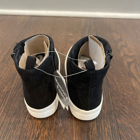 NWT GAP Kids Sneaker Boots Size 2 - Picture 2 of 7